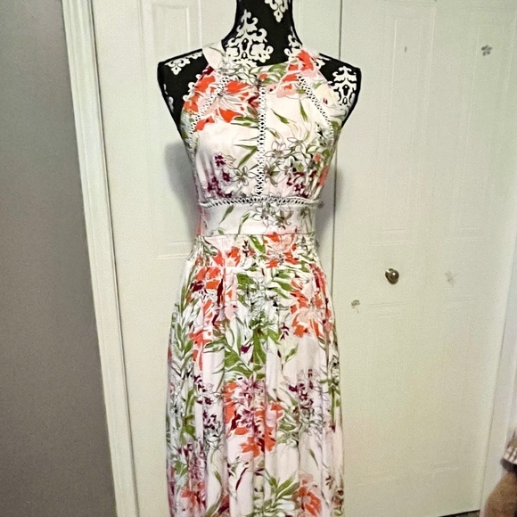Abel the label Vienna floral halter tie back maxi dress - Picture 3 of 9